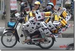 Motorcycle-Carrying-Cargo-177